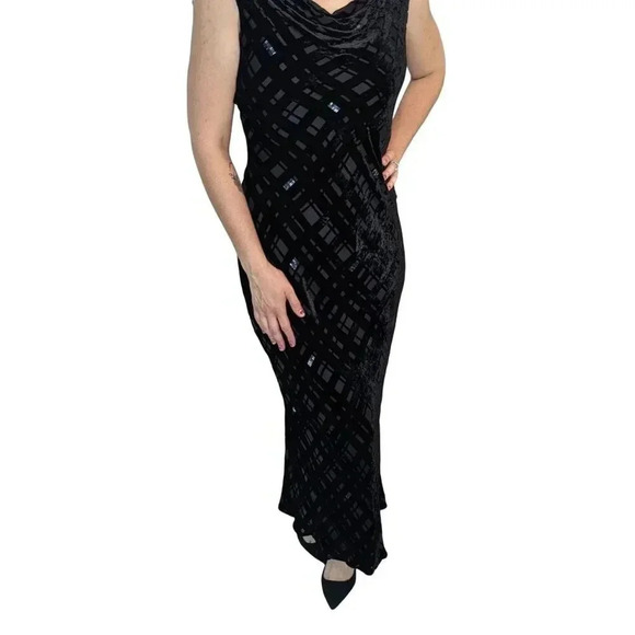 Valerie Stevens Black Velvet Beaded Lux Evening Gown - Picture 12 of 16